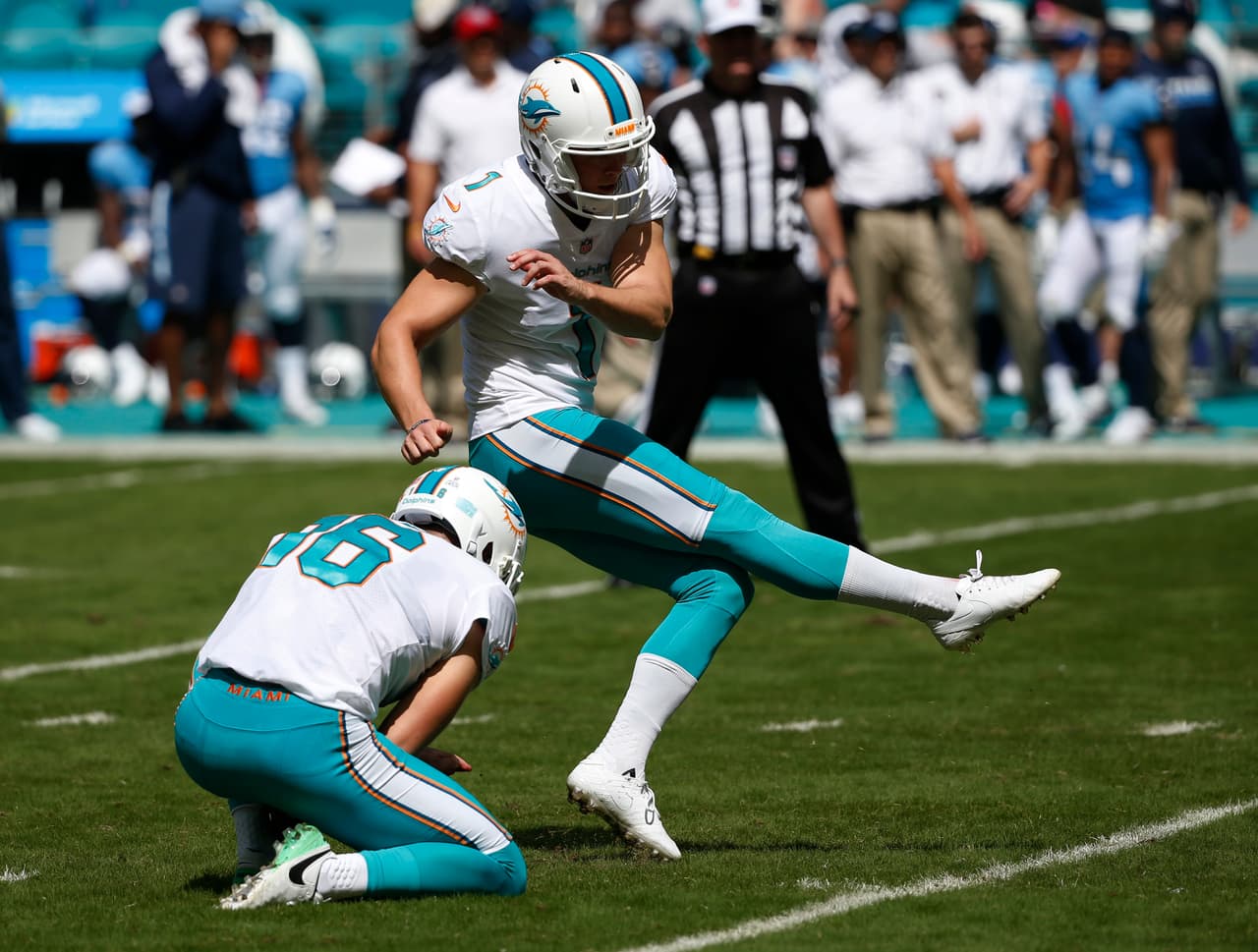 Miami llegó al juego en el último lugar de la NFL en puntos y yardas por partido, contra unos Titanes que permitieron 57 puntos a Houston hace una semana. Cody Parker rompió el cero con una patada de 41 yardas.