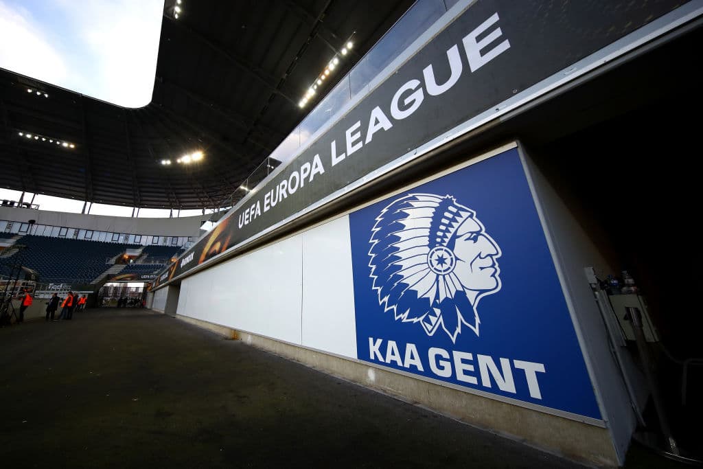 <b>4) KAA Gent (Bélgica)</b>. Los Búfalos, como se le conoce a este equipo, es el decando del fútbol en Bélgica y fue fundado en la pequeña ciudad de Ghent en 1864. En 2015 el club conquistó apenas su primer campeonato en la Liga belga, donde compite actualmente.