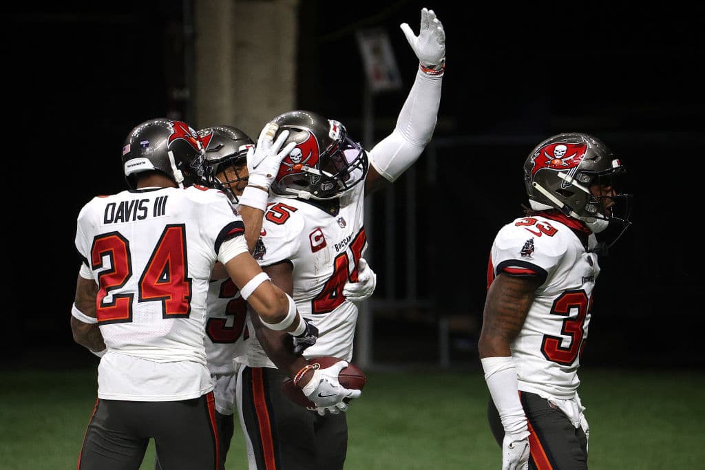 La defensa de los Buccaneers tiene una gran noche y los de Tampa logran vencer 30-20 a los New Orleans Saints.