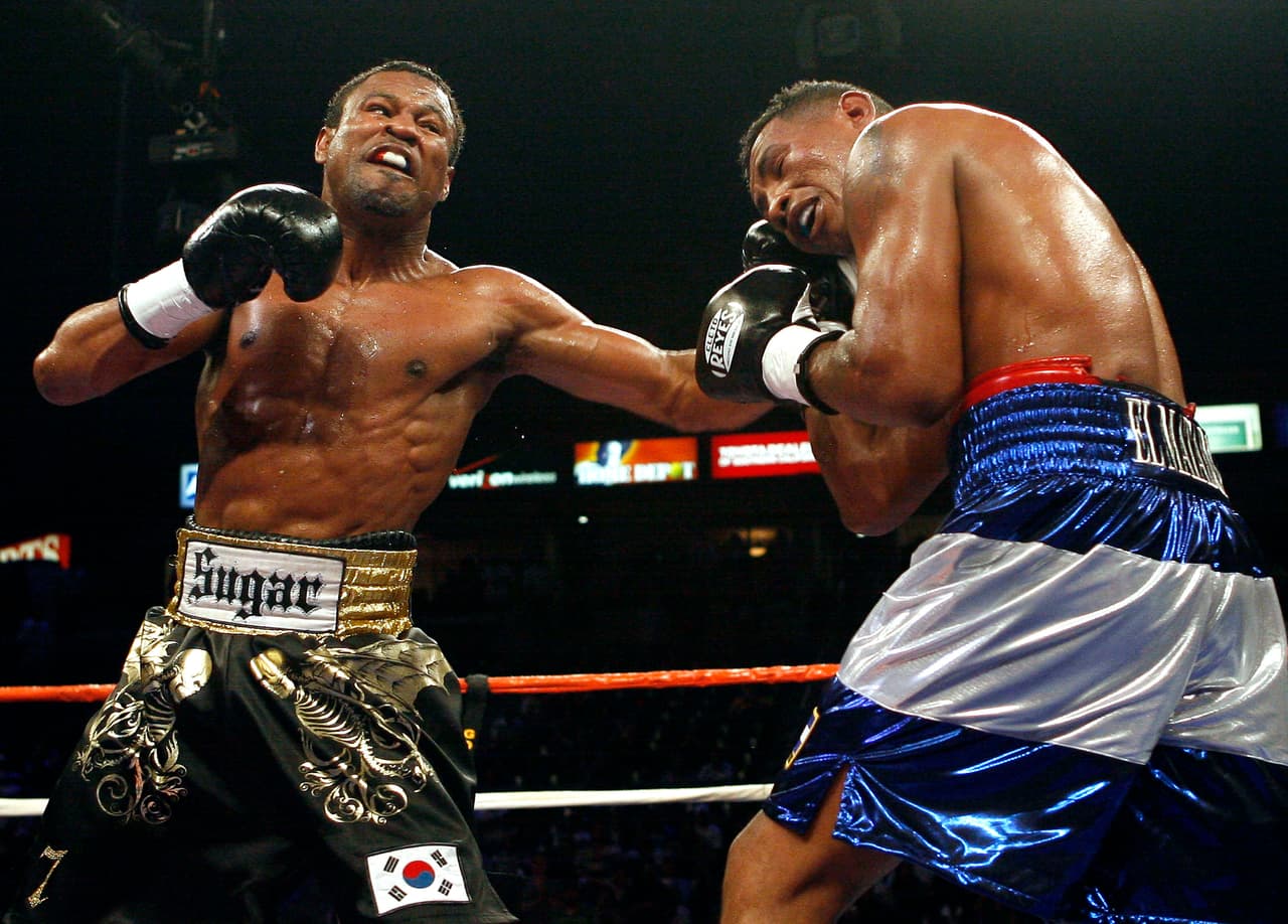 Lo increíble: Shane Mosley y Ricardo Mayorga se enfrentaron el 29 de agosto en el Foro de Inglewood. La contienda la ganó el estadounidense, pero lo increíble se dio en la conferencia de prensa, cuando el nicaragüense le dio una palmada a la esposa de Mosley en el trasero. ‘Sugar’ se fue encima de su rival, la gente de seguridad intervino a tiempo y evitó los golpes.