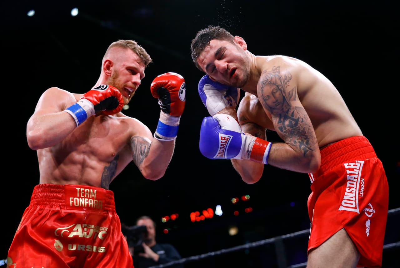 Andrzej Fonfara y Nathan Cleverly dieron una gran pelea el 16 de octubre. Ninguno dejó nada en el ring, se entregaron y se llenaron de sangre. El triunfo se lo llevó Fonfara por decisión unánime y conservó el título internacional semicompleto del CMB.