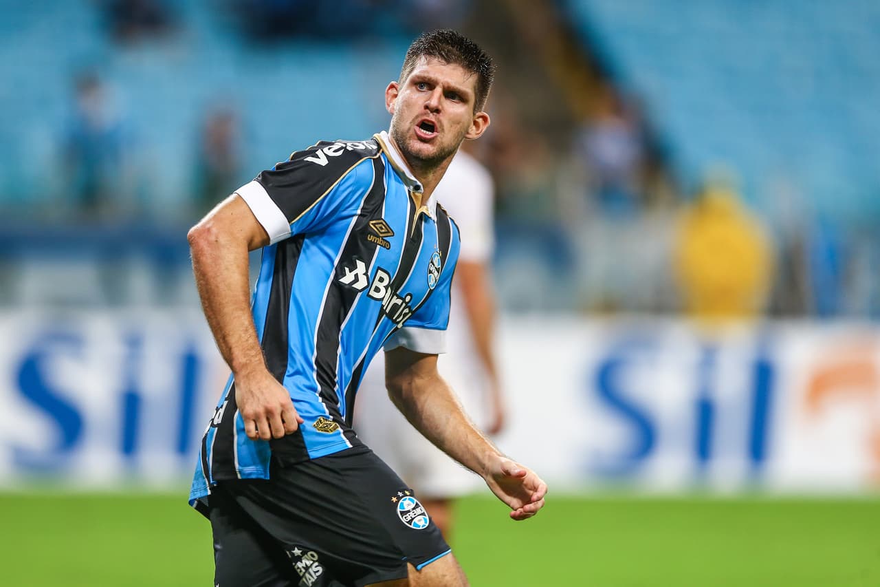 El argentino Wálter Kannemann, figura del Gremio de Brasil, podría dar el salto a Europa jugando para el Arsenal que se confía de los sudamericanos después del gran rendimiento de Lucas Torreira.