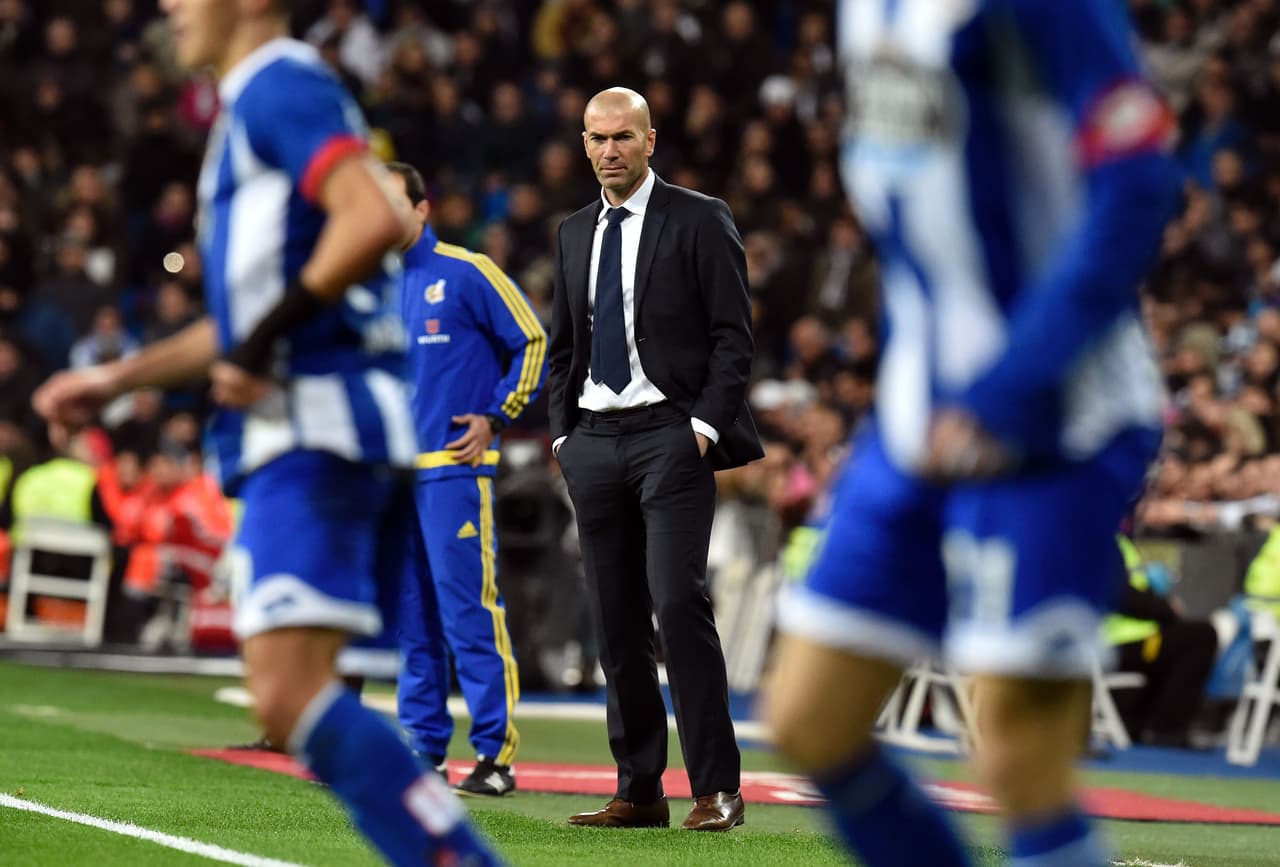 'Zizou' debutó el 8 de enero de 2016 en el juego ante el Deportivo La Coruña que el Real Madrid terminó ganandpo por 5-0. Ha sido el mejor debut de un entrenador en el equipo 'merengue'.