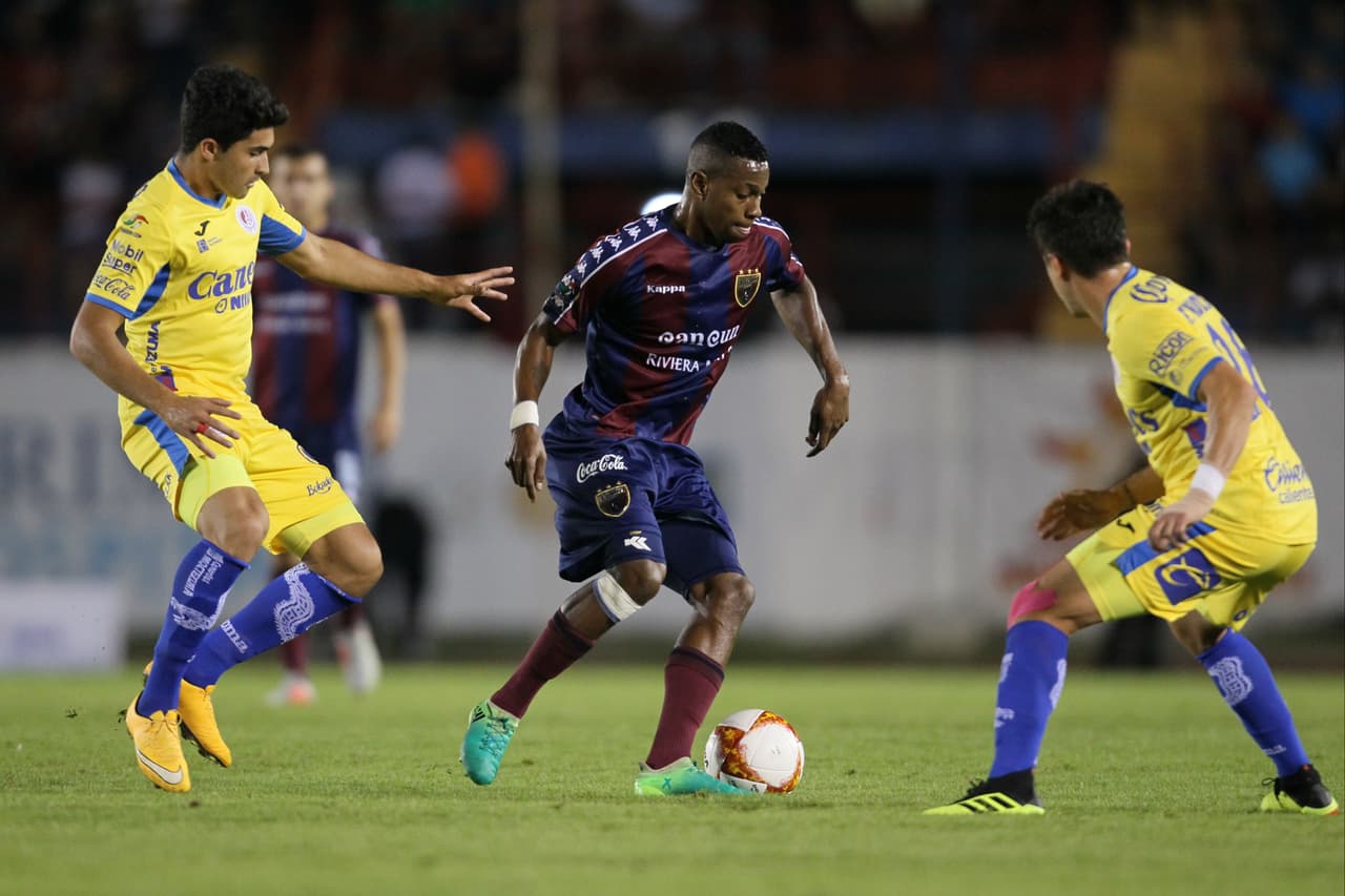 El equipo de casa quería irse al descanso con dos goles para salir a comerse al San Luis en busca de la igualada que le diera el pase a la Final pero no fue posible y el 1-0 servía.