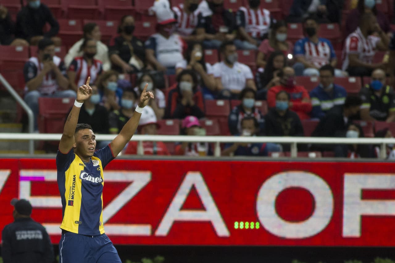 Pasados los 10 minutos, San Luis encontró una serie de rebotes en el área que finalmente Jesús Piñuelas mandó a guardar al fondo de la red con un fogozano al ángulo.