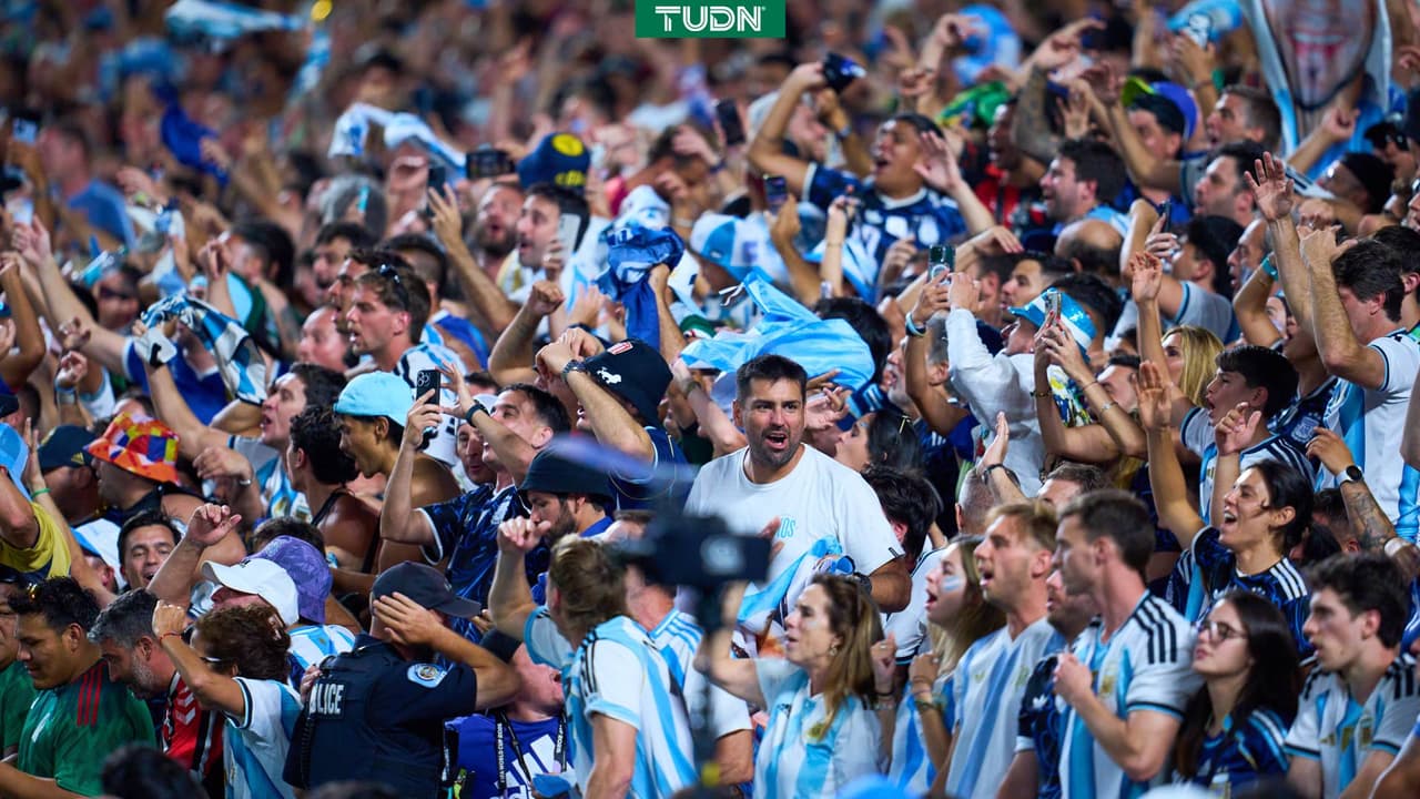 Viral e insólito: Hinchas argentinos queman la bandera equivocada antes de la semifinal