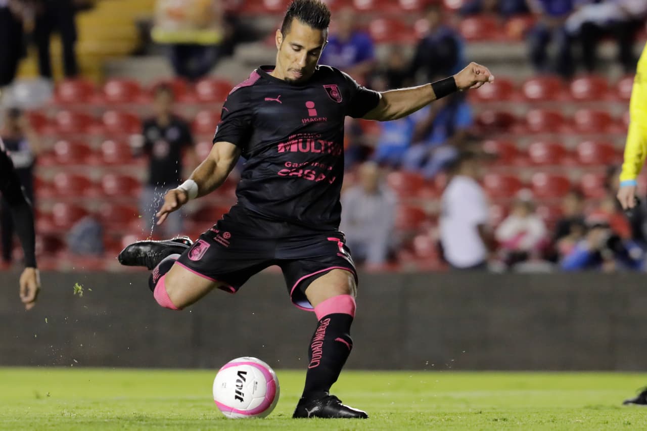 <b>Camilo Sanvezzo</b>. Con ocho goles empató en el sexto lugar de goleadores de la liga; Gallos acabó 13 en ofensivas con 19 anotaciones. El brasileño es su emblema al ataque.