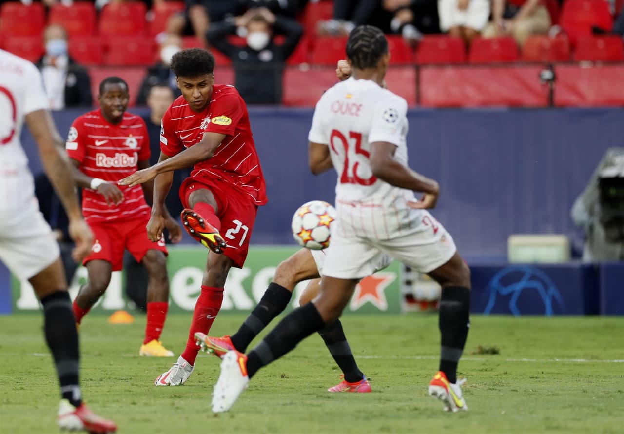 Sevilla empata ante el RB Salzburg durante el inicio de la fase de Grupos de la UEFA Champions League. Luca Sucic abrió el marcador con penali cobrado al minuto 21’ para los visitantes y, en la misma primera parte, Ivan Rakitic igualaba el partido de la misma forma al 42’. Los locales se quedaron con 10 hombres al 50’.