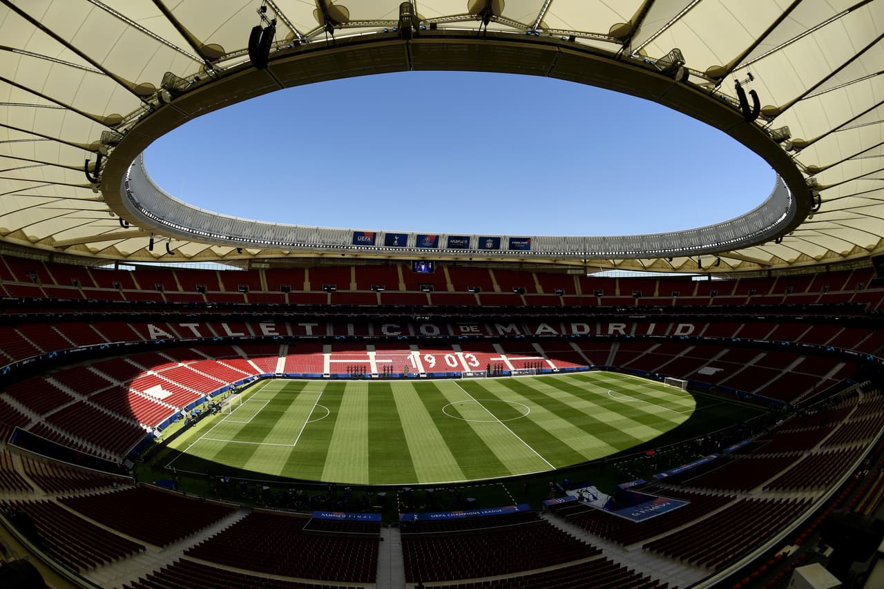 Desde muy temprano la Policía de Madrid se tomó el Estadio Metropolitano para mantener la seguridad de la Final de Champions League entre Liverpool y Tottenham. Se designaron cerca de 4.700 efectivos para el operativo en el escenario y sus cercanías, quienes han realizado inspección de las tribunas además de revisiones a los fanáticos que van llegando.