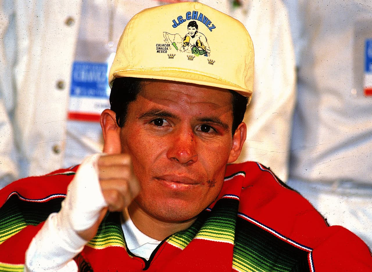 3. Julio César Chávez firmó en los 90 un contrato con Don King que le dio ganancias millonarias. En la parte final de su carrera tuvo un contrato de 15 millones de dólares por dos peleas contra Oscar de la Hoya.