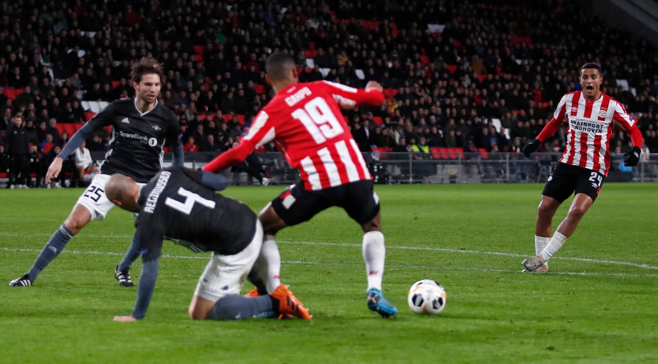 Con goles de Pal André Helland por parte del Rosenborg y Mohammed Ihattaren por parte del PSV, ambos equipos se despiden de la UEFA Europa League.