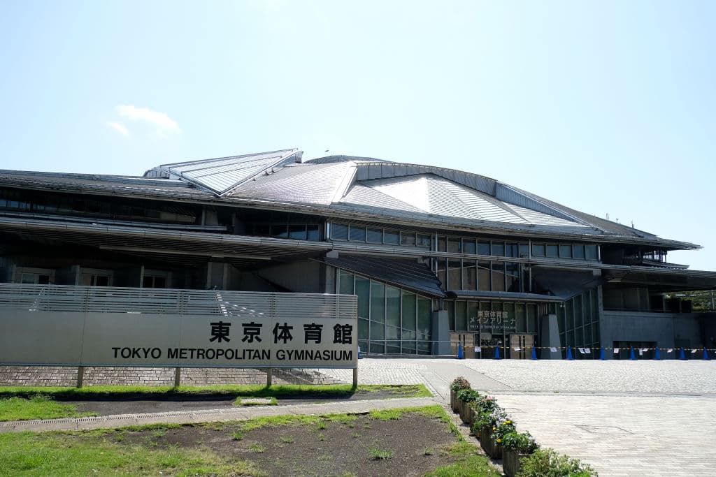 El gimnasio metropolitano de Tokio también realiza algunos ajustes y mejorías con miras al evento.