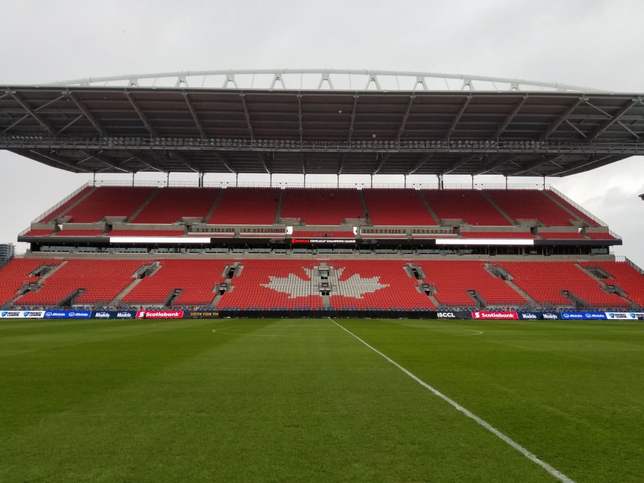 Las condiciones del terreno son aceptables para el juego de ida entre Toronto FC y Chivas de Guadalajara, en medio de un clima frío que sin duda cuenta como factor en el escenario.