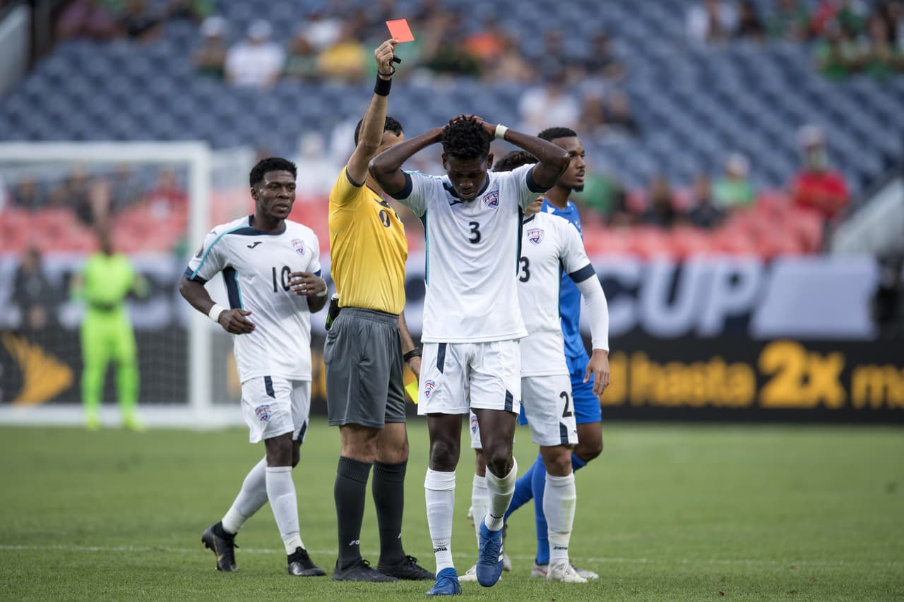 Erick Rizo fue expulsado a los 80 minutos por el equipo cubano, dejando a los de la isla con 10 futbolistas en cancha.