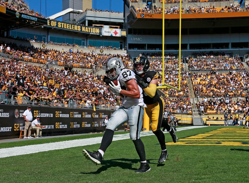 Las Vegas Raiders, con un notable desempeño de Derek Carr, suman victoria sobre Pittsburgh Steelers 26-17 en el Heinz Field. El quarterback de los texanos, T.J. Watt salió por lesión y no regresó al campo.