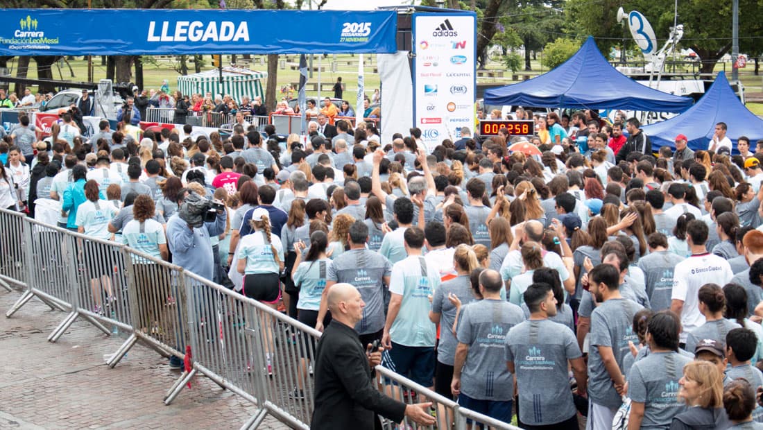 Su padre, Jorge Messi, explicó en su momento que "elmensaje de dicha acción está orientado a la concienciación de valores que involucran la erradicación de la violencia dentro y fuera de los estadios, una problemática que hoy afecta a los amantes de espectáculos deportivos".