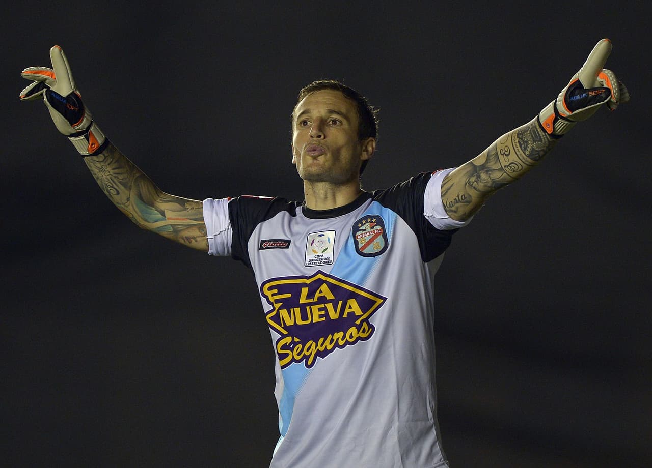 Cristian Campestrini: Todo parece que el portero argentino llegará como titular al cuadro de ‘la Franja’, como lo hizo en el juego que disputó en la Súper Copa MX donde demostró su gran calidad.