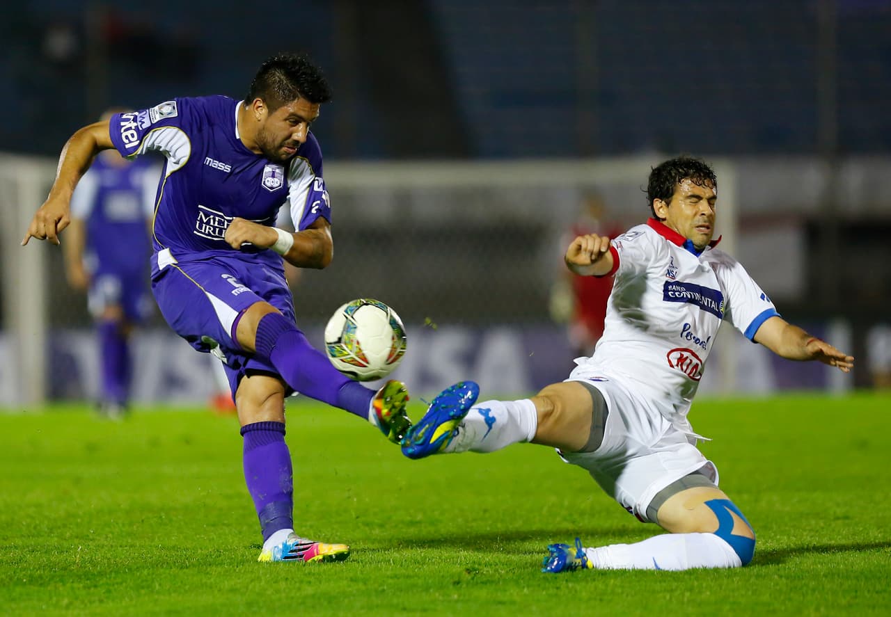 Ramón Arias: El defensor uruguayo, tendrá por primera vez la oportunidad de mostrarse en el fútbol internacional tras jugar por cinco años en Danubio de Uruguay donde logró dos título de liga.