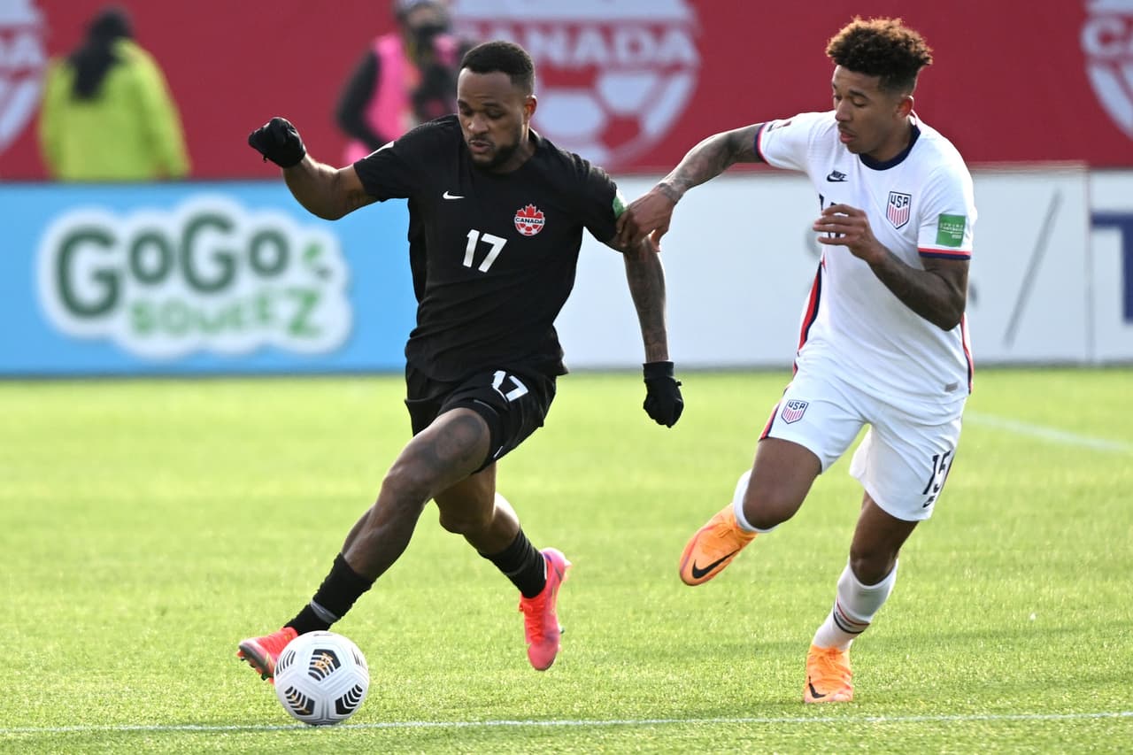 Con dos goles, uno durante los primeros minutos del encuentro por parte de Cyle Larin (7’) y uno ya al cierre del partido por Sam Adekugbe (90'+5'), Canadá se impuso ante Estados Unidos, manteniendo su liderato en la eliminatoria rumbo a Qatar 2022 y posicionándose como primero de la CONCACAF.