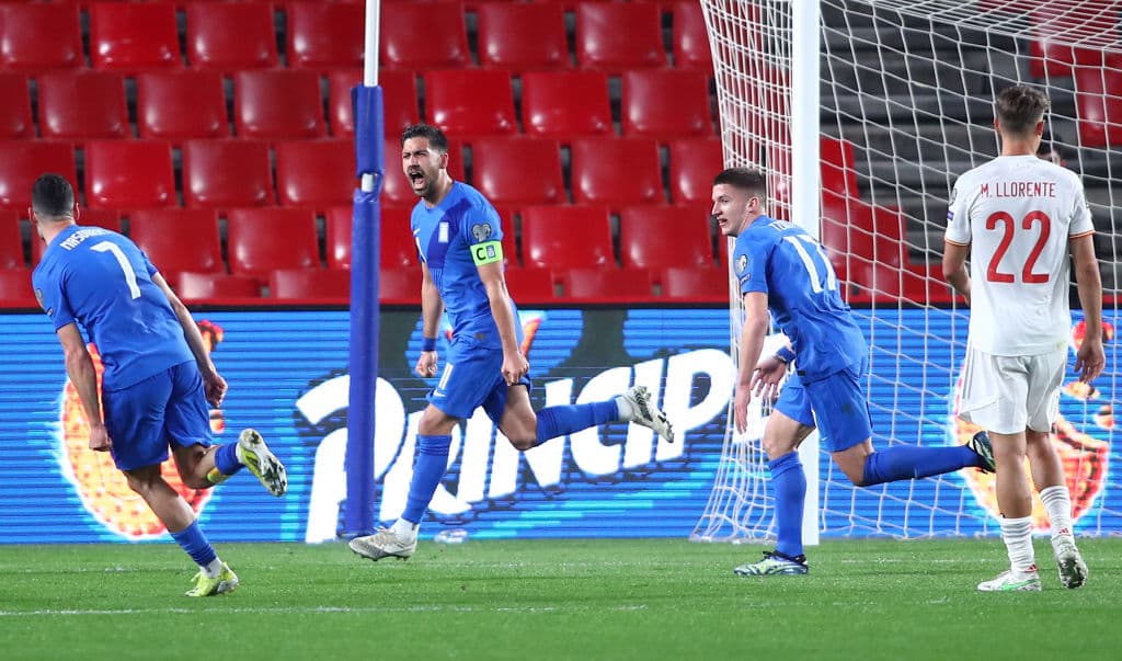 Álvaro Morata abrió el marcador a los 33’. Ya en el segundo tiempo, los visitantes emparejaban los cartones desde los once pasos por conducto de Anastasios Bakasetas (56’). De esta forma, ambas escuadras cierran la J1 con un punto en el Grupo B.