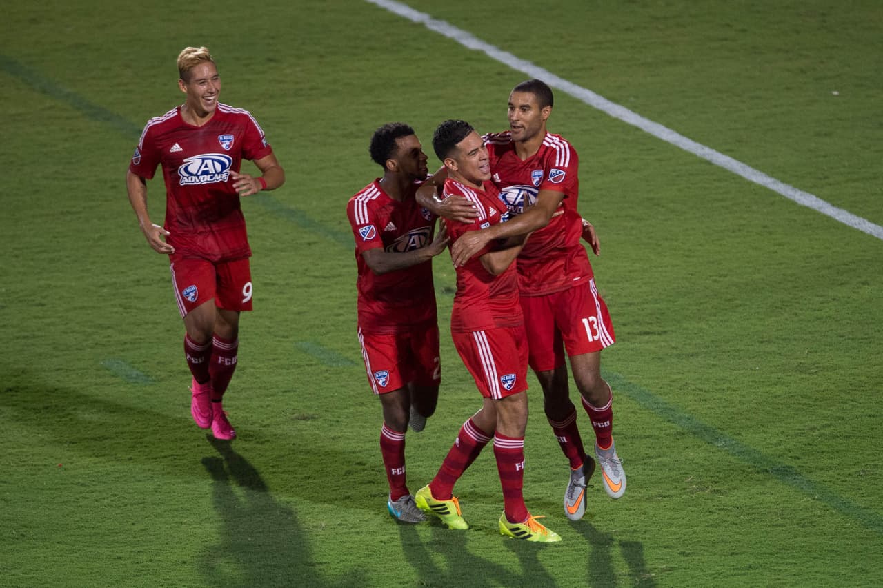 FC Dallas celebra victoria sobre RSL