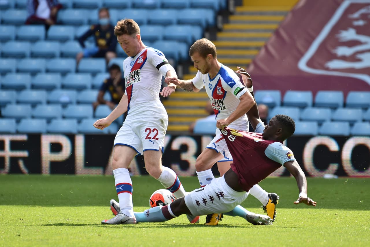 Con doblete de Trezeguuet, el Aston Villa consigue los tres puntos en casa frente al Crystal Palace.