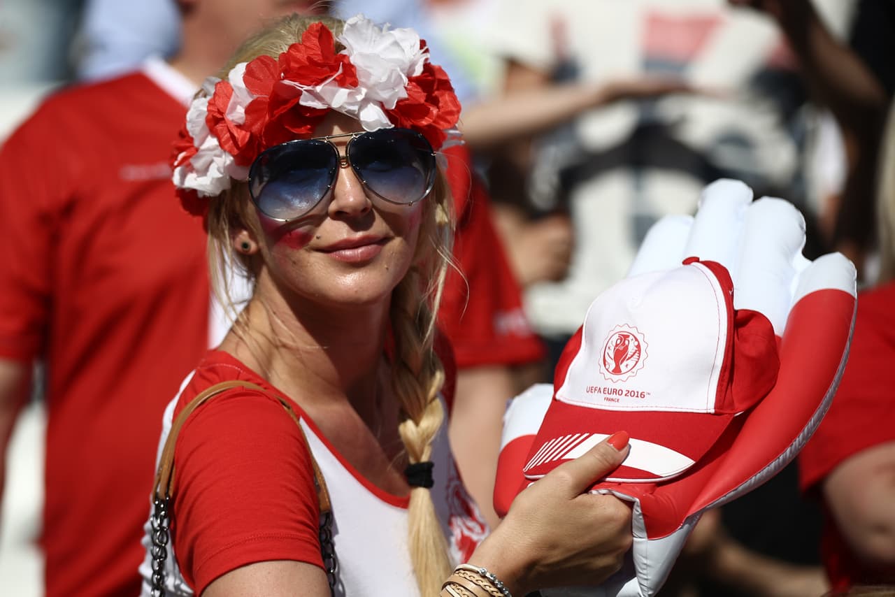 Las bellezas inundaron la Eurocopa y aquí te damos una probadita de estas dulzuras que apoyaron a sus equipos.