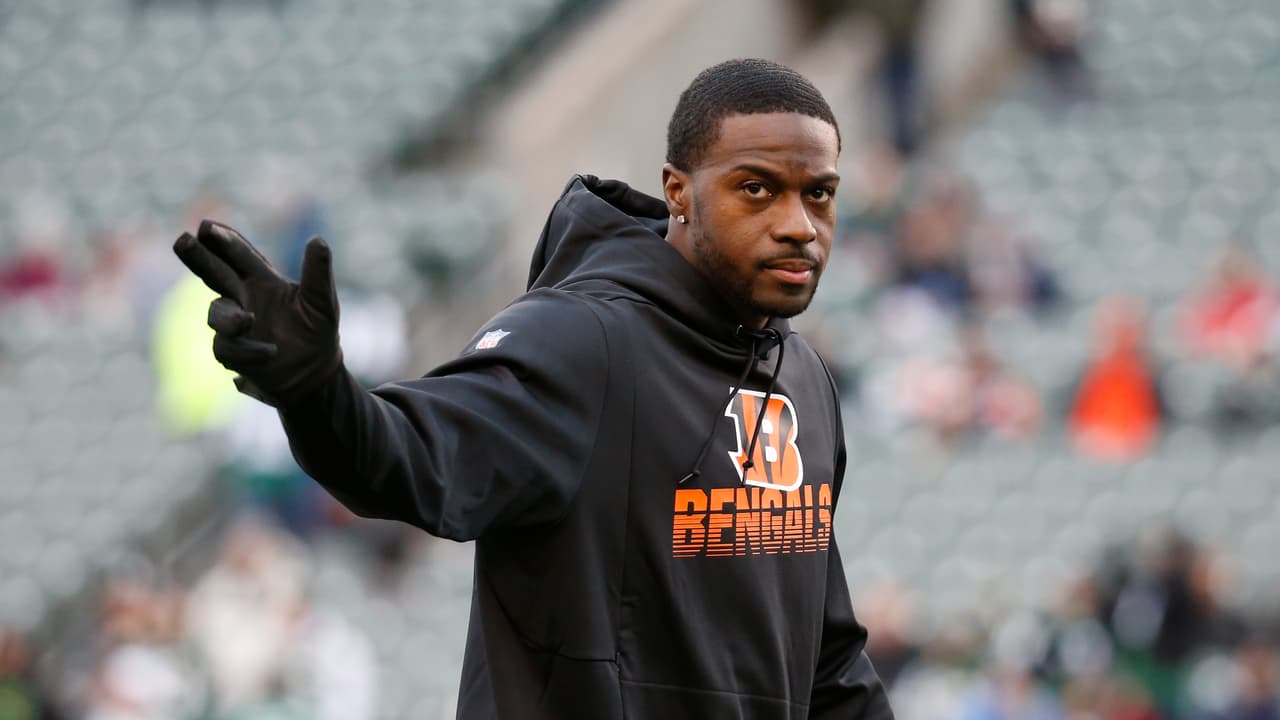 - A.J. Green es uno de los jugadores más talentosos en la posición de receptor en la NFL, pero no se sabe si pueda mantenerse sano por la lesión que sufrió en los ligamentos, misma que lo marginó durante un año completo.
<br>- Cincinnati ocupó la etiqueta de ‘jugador franquicia’ en él y así lograron su permanencia un año más. Si se encuentra bien físicamente, puede conformar una dupla de peligro junto al QB egresado de LSU.