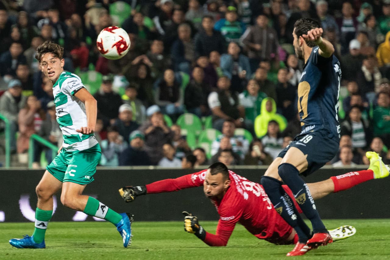 Aguirre (30’, 66’) y Rivero (49, 59’) anotaron para Santos. García Robledo (70’) y Malcorra (91’) descontaron por la vía penal.