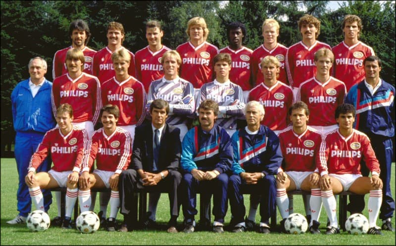 Su paso en esa temporada fue arrollador al conseguir el título de liga con cuatro fechas de anticipación y una marca de 117 goles.