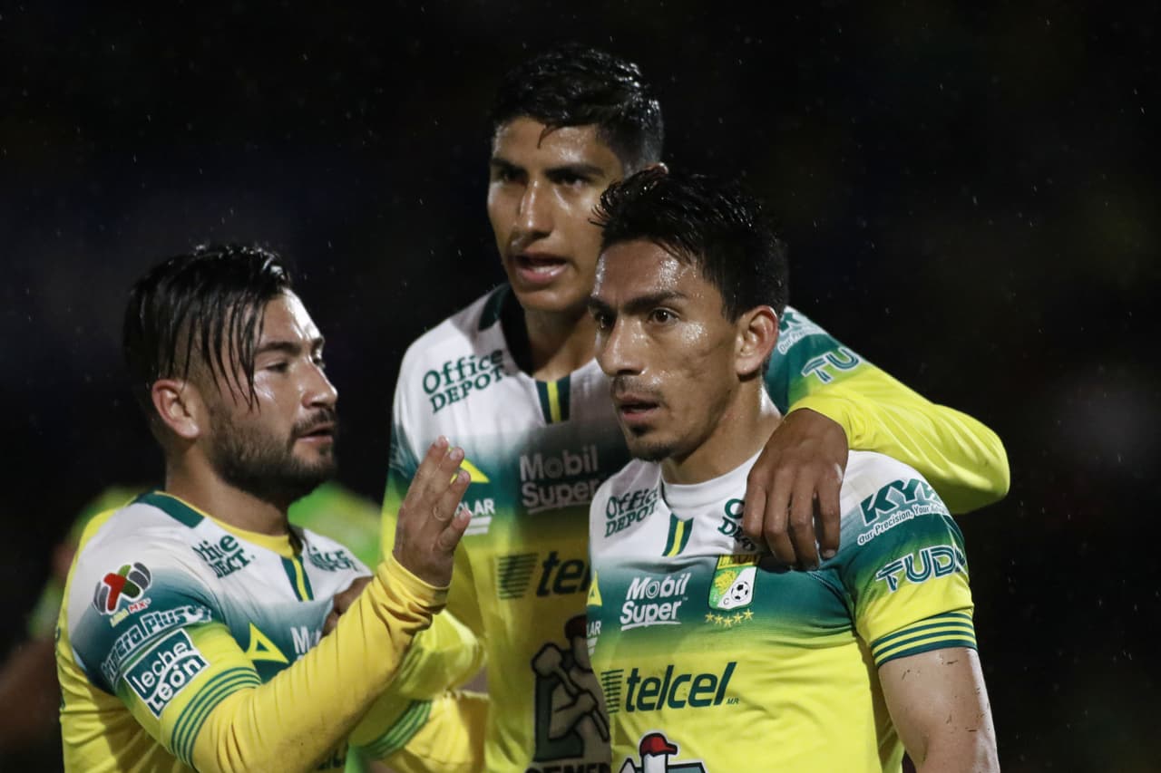 Pocas ocasiones nítidas pero Ángel Mena empató de penal al 67'.