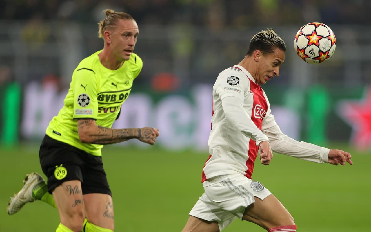Con goles de Dusan Tadic (72’), Sébastien Haller (83’) y Davy Klassen (90'+3'), el Ajax se impone sobre el Dortmund 2-1 durante la J4 en la UEFA Champions League. El único tanto para el local, fue por parte de Marco Reus de penal al 37’. Edson Álvarez fue titular y jugo la mitad del encuentro.