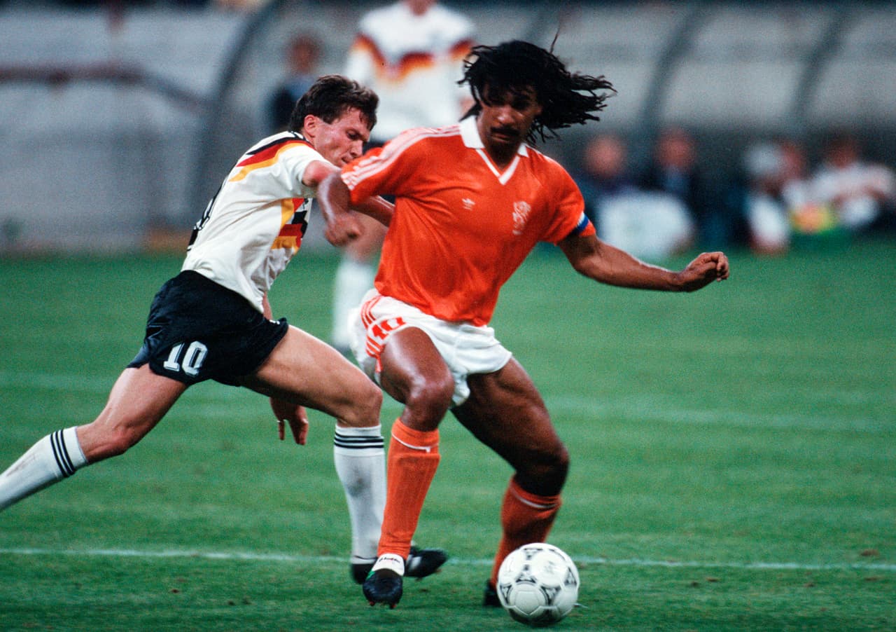 La misma base de Holanda que llegó a Italia 90 aún eran juveniles prometedores en las eliminatorias de México en 1986, algo que les costó al final su cupo contra Bélgica para ese Mundial.