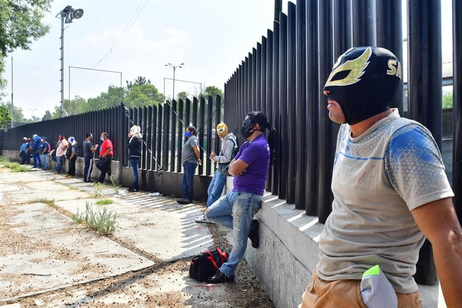 El Instituto Nacional de Estadística y Geografía (INEGI) ha informado que
<b>10,4 millones de trabajadores informales abandonaron la fuerza laboral tan solo en abril. </b>
<br>
<br>
