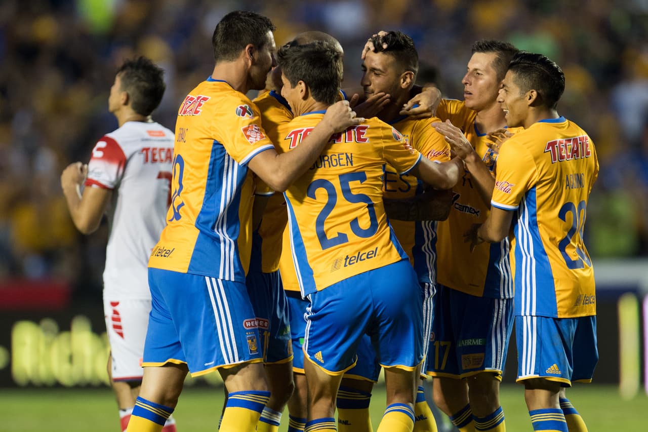 Por su parte Tigres acumuló siete tornes sin perder con Veracruz, con un saldo de cuatro triunfos y tres empatados.