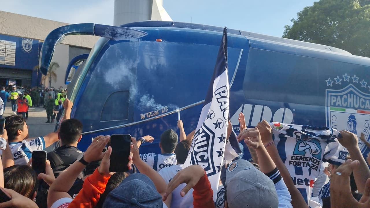 Fans de Atlas y Pachuca llegaron desde varias horas antes al Estadio Hidalgo para poner el ambiente y el color de cara a la Gran Final del Grita México C22 que entregará un Bicampeón o un nuevo monarca de Liga MX.