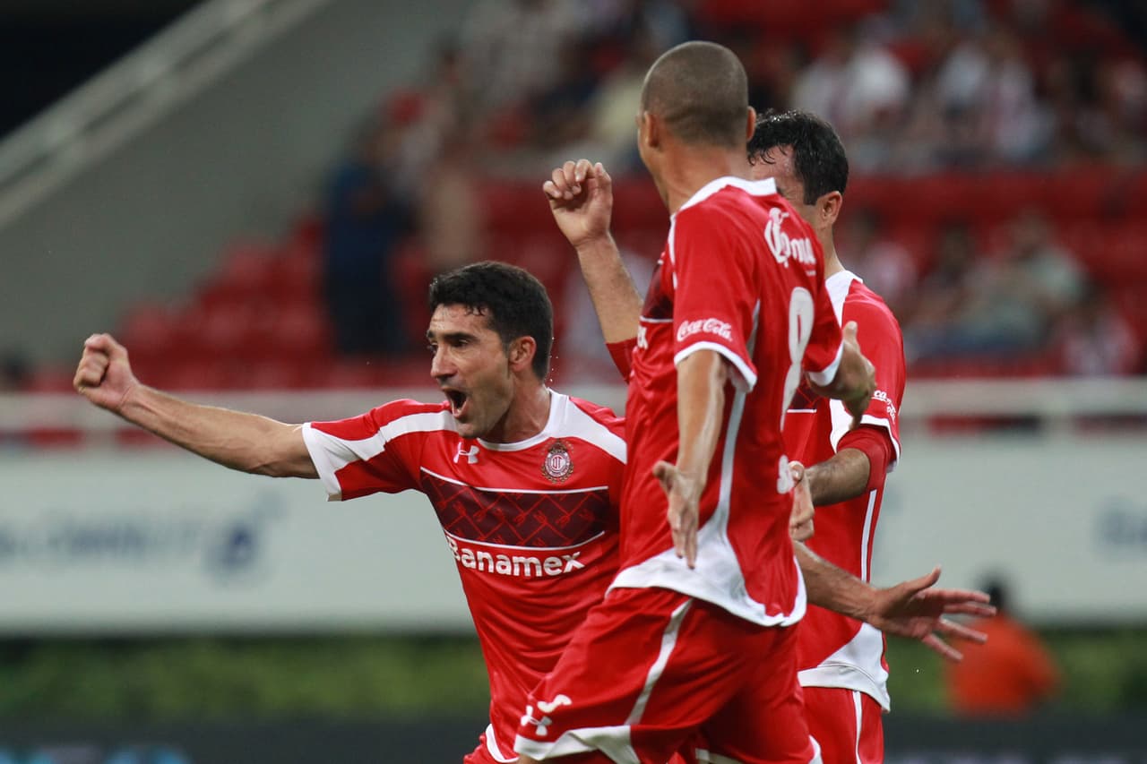 Durante ese tiempo Sinha consiguió anotar 75 goles con la camiseta del Toluca.