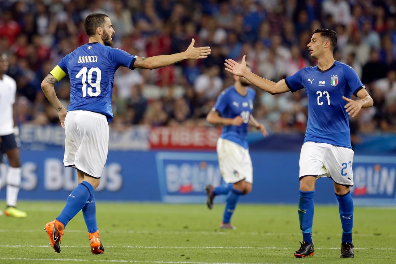 Con ese descuento y el partido 2-1 ambos equipos se fueron al descanso, cada uno con responsabilidad diferente.