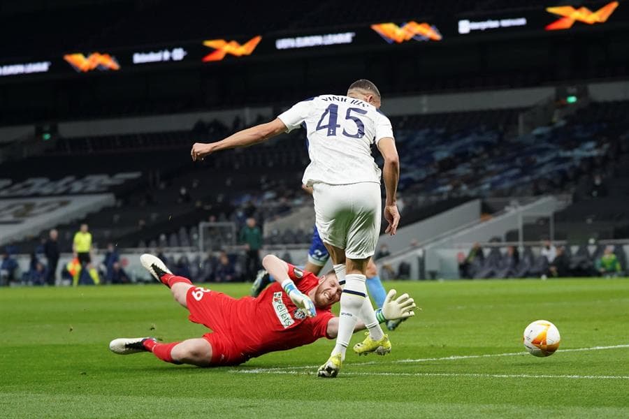 Tottenham golea en casa 4-1 al Wolfsberg, dejando un global de 8-1 y califica a Octavos de Final de la UEFA Europa League. Los goles de este encuentro corrieron a cargo de Dele Alli, un doblete de Vinicius y, para cerrar, Gareth Bale también participó con un gol en este encuentro.