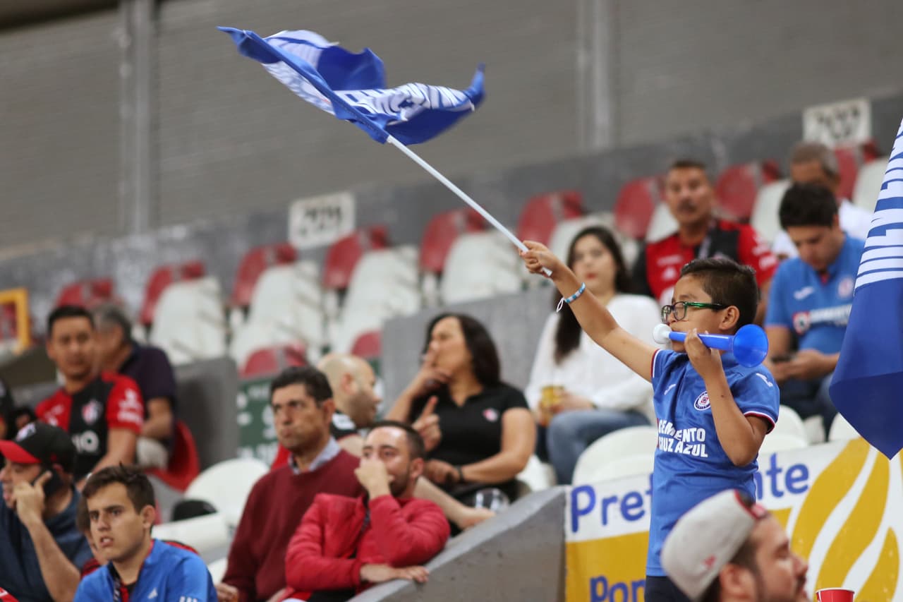 Los fanáticos de Atlas y Cruz Azul en la antesala del encuentro por la Jornada 10 del
<a href="https://www.univision.com/deportes/futbol/liga-mx/" target="_blank">Clausura 2019 de la Liga MX</a>.