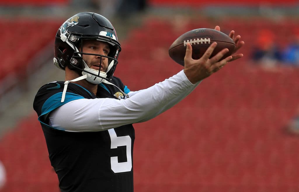 El tacle nariz Abry Jones dijo: "Sabíamos que una de las cosas que podían irse era ese casco bicolor. Los uniformes quizás los eche de menos, pero los cascos, nadie los va a extreñar por aquí".