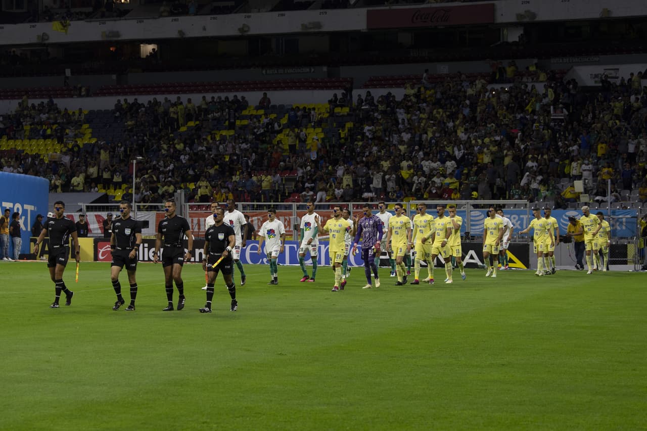 El partido América vs. León presentó varios incidentes disciplinarios