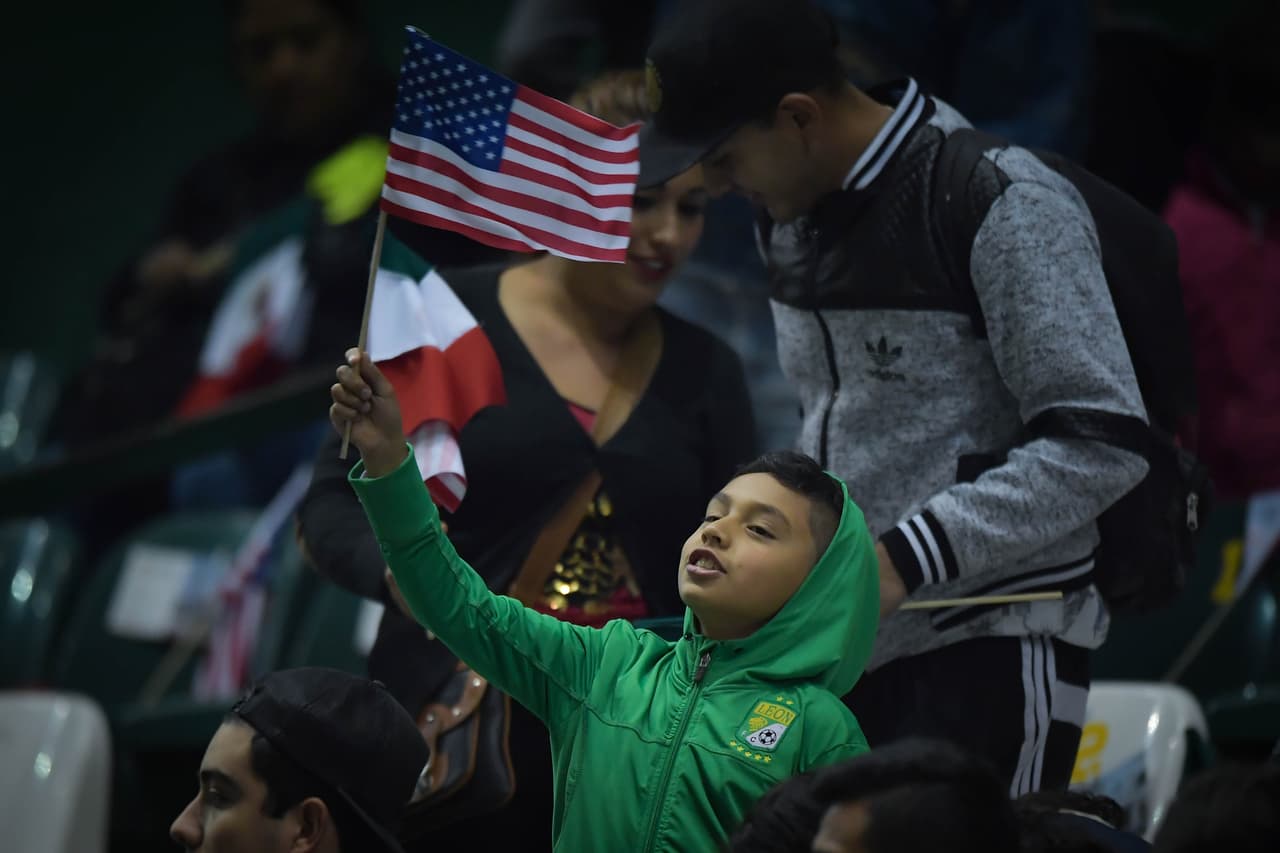 El jugador estadounidense tuvo una cálida bienvenida ante cuatro mil aficionados presentes en el Nou Camp. Allí aseguró que llega al equipo a jugar fútbol y a "ser campeón". Además de ratificar que "no cree en los muros" y que él empezó a jugar al fútbol con mexicanos, por lo tanto jugar en México "es un sueño".