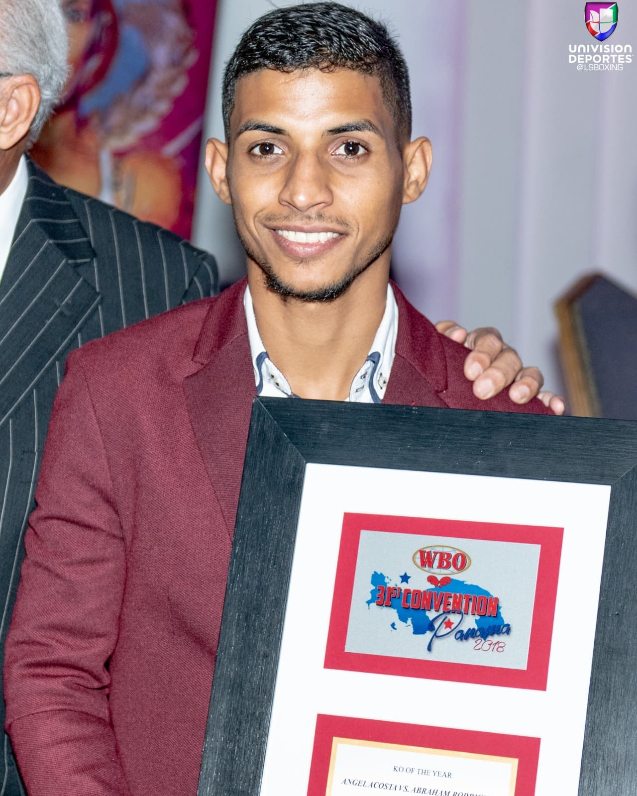 Ángel ‘Tito’ Acosta se llevó el premio al nocaut del año por la OMB, tras noquear a Abraham Rodríguez en el primer round.