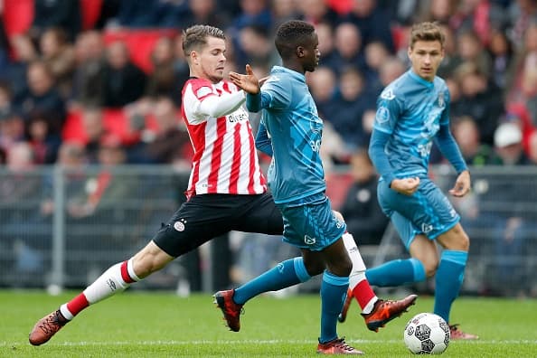 El PSV comanda la Eredivisie con 24 puntos, 5 por encima de su más cercano competidor.