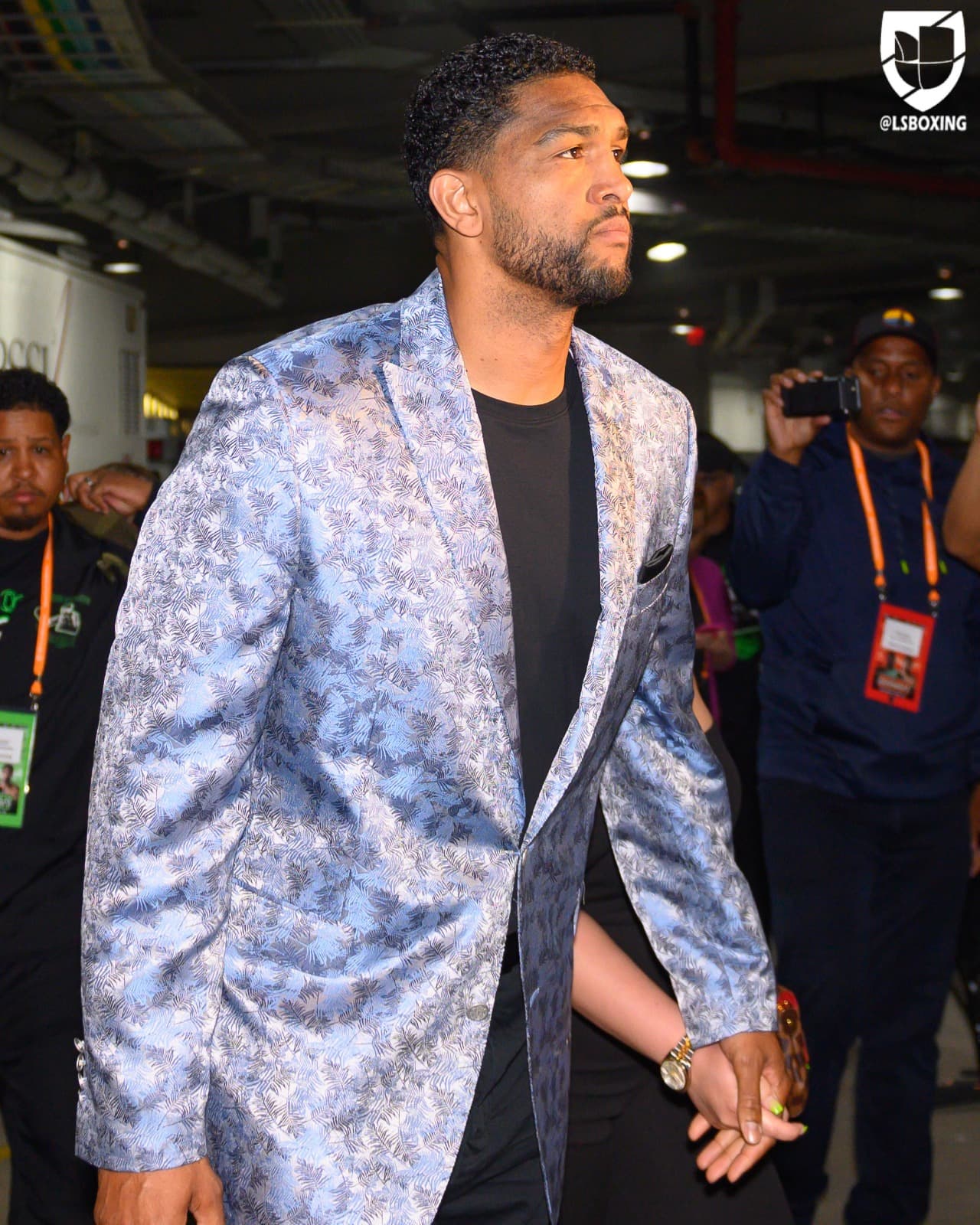 Deontay 'The Bronze Bomber' Wilder cumplió su promesa de noquear a Dominic Breazeale en la velada llevada a cabo en Nueva York. Al campeón del CMB le bastó un round para hacerlo.