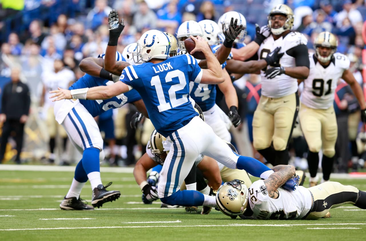 Andrew Luck y los Colts lucharon por remontar el juego, pero los Saints no lo permitieron y ganaron 27-21.