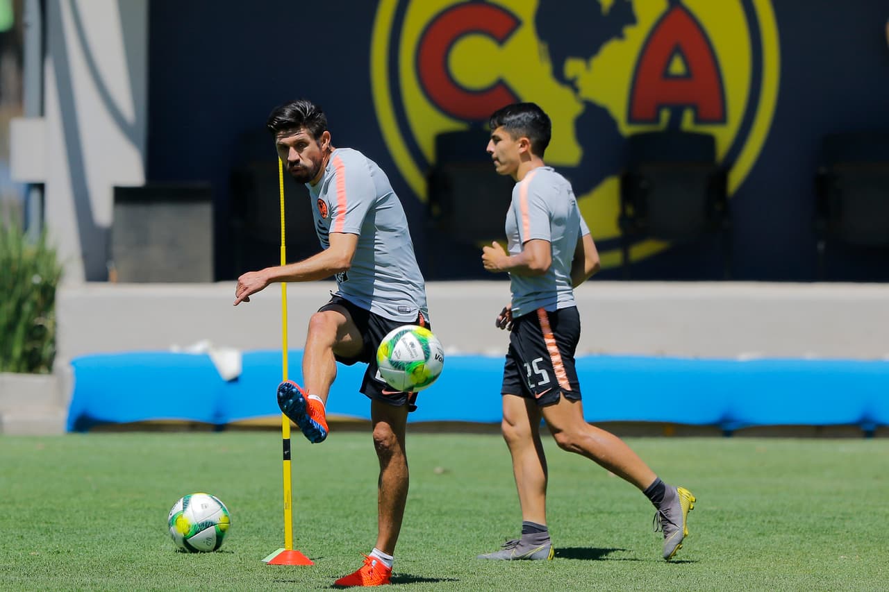 Oribe Peralta volvió a ser parte del grupo de trabajo de América, que entrena con miras para su choque contra Tigres en el Clausura 2019. El 'Hermoso' espera contagiar a sus compañeros para ir por los puestos de comando.