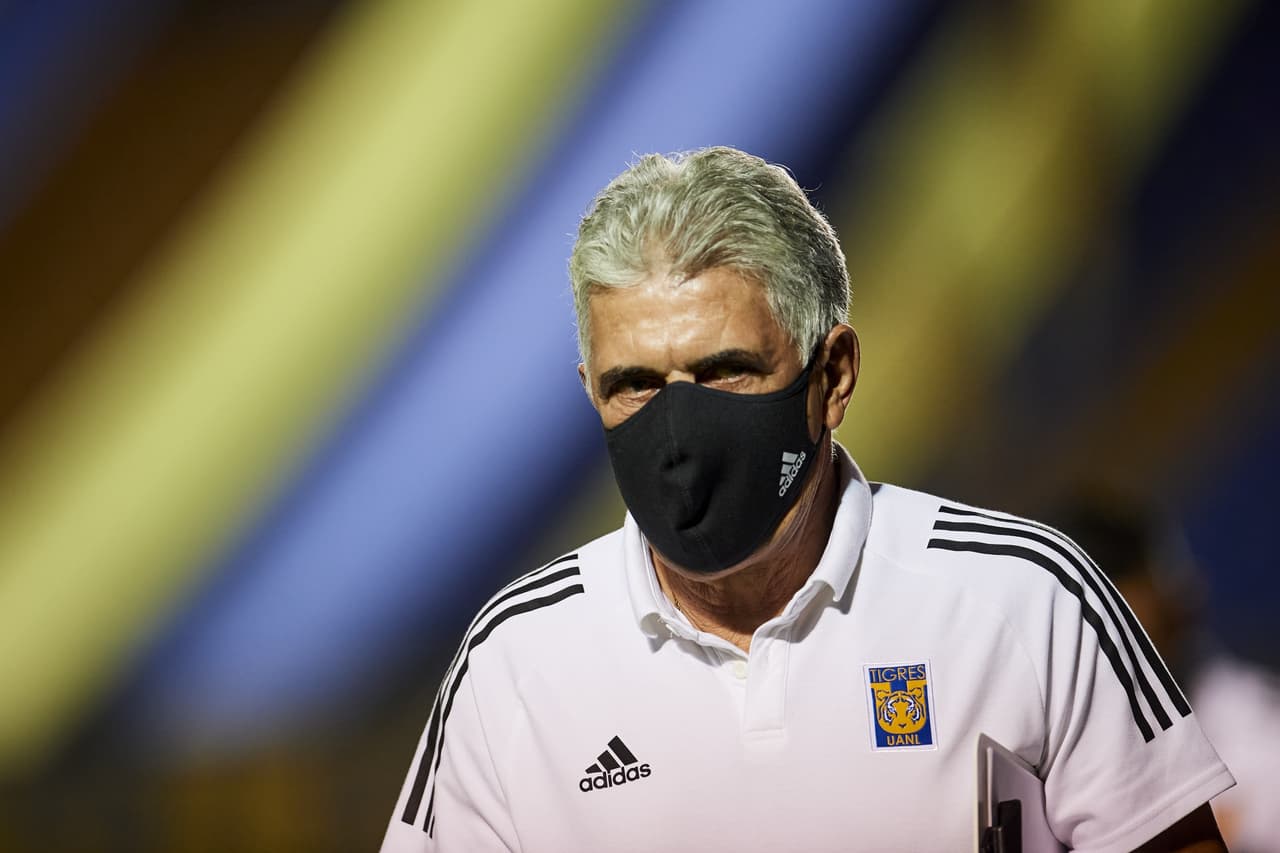 Al Tuca 'no le cae el veinte', pero buscará "hacer una hombría"