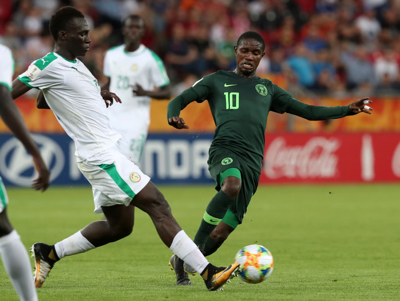 Nigeria bajó un poco las revoluciones pensando en que la inercia con la que anotaron el gol y con la que salieron del vestidor para la segunda mitad, iba a bastar para que ese empuje les diera el empate.